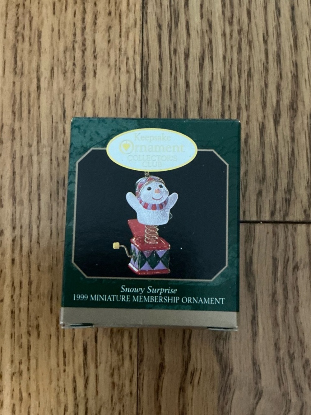 Hallmark Keepsake 'Snowy Surprise' Miniature Ornament